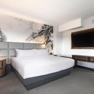 Deluxe Corner King Room River View